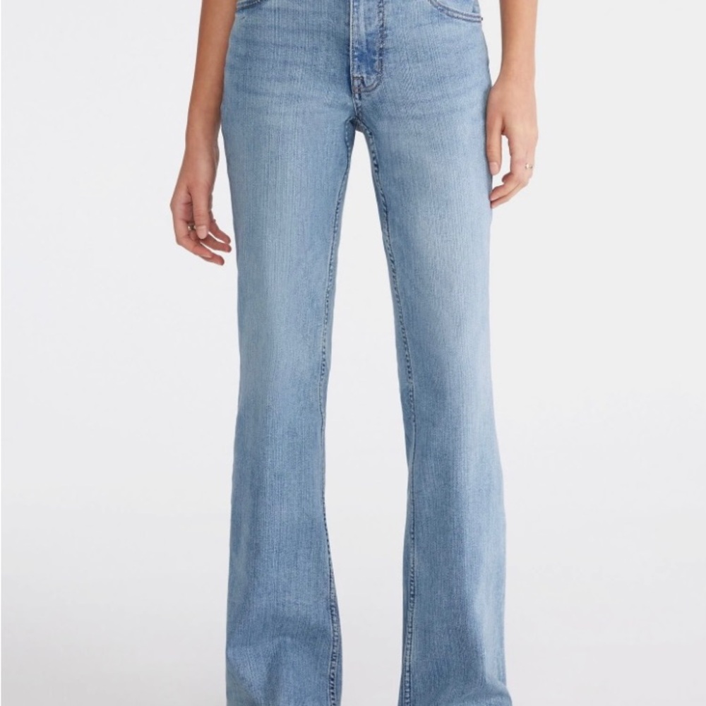 Aeropostale Flare Mid-Rise Jean. Like New, worn once